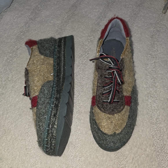 AlpargatusFuzzy Platform Sneakers | Barcelona Boutique | Women’s Size 8 | Worn O